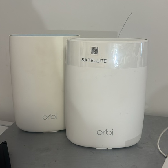 ORBI Mesh Router Satellite - Picture 8 of 8